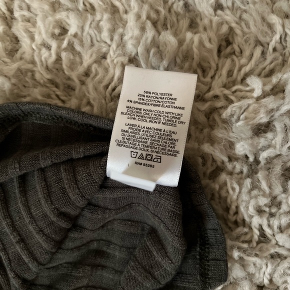 2 Small Express Off the Shoulder Tops - Picture 8 of 9